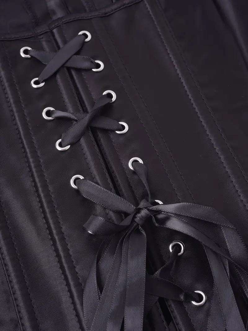 wiązanie oraz tasiemka czarnego elastycznego gorsetu