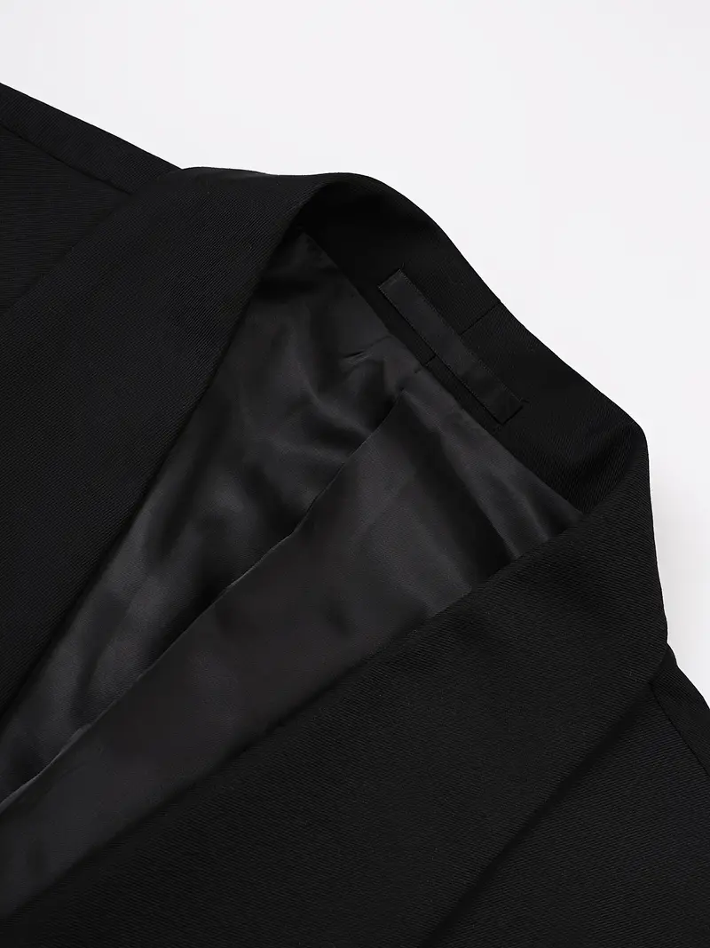 czarny kołnierz eleganckiego fraka