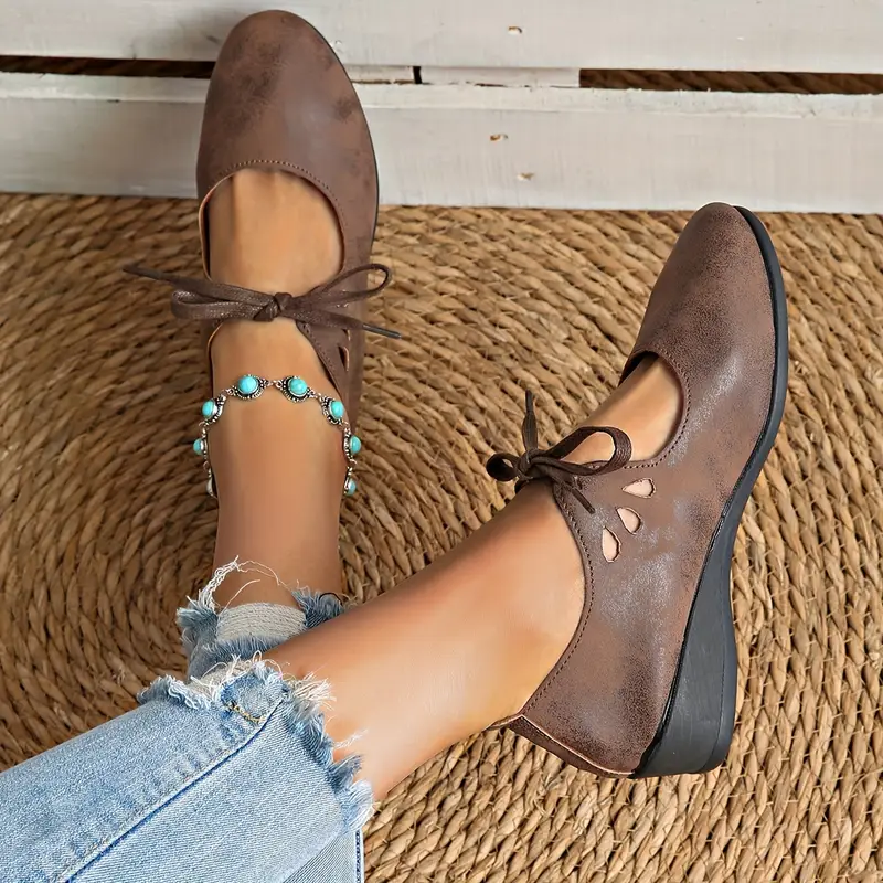sznurowane buty vintage damskie ubrane na nogach kobiety