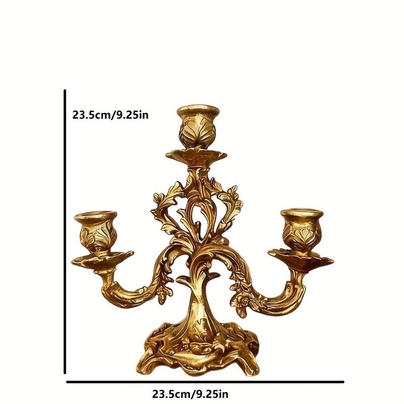 rozmiar barokowego świecznika przedstawiony na białym tle