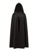 czarna peleryna damska z kapturem na białym tle