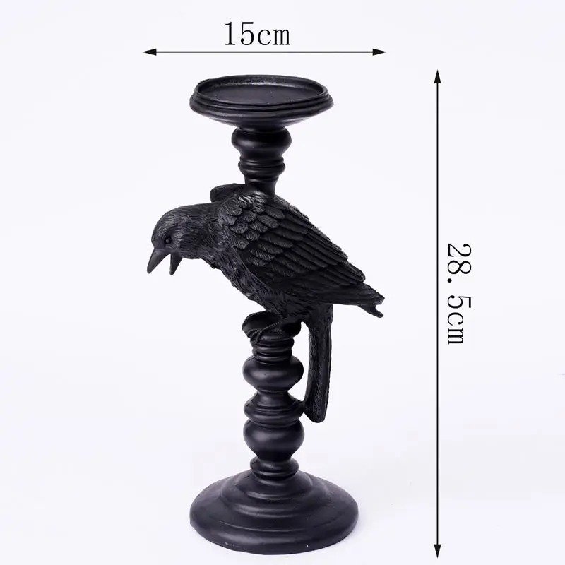 rozmiar świecznika gotyckiego przedstawiony na białym tle