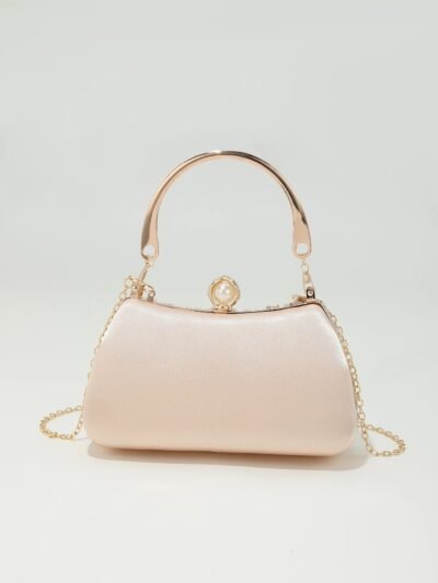 wieczorowa torebka vintage ze złotą rączką na białym tle