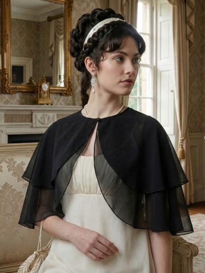 kobieta z czarnymi włosami z białą opaską siedząca na kanapie w salonie regencyjnym w białej sukni i czarnej eleganckiej pelerynie do sukienki