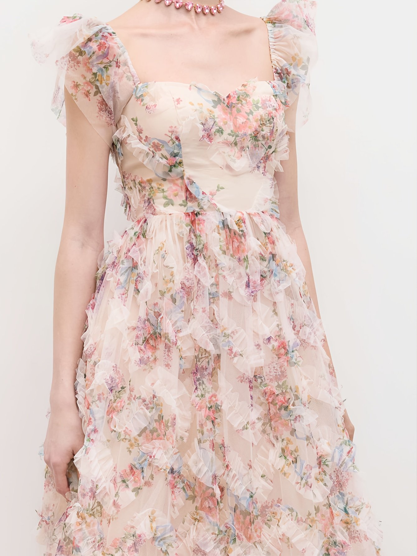 górna część sukienki vintage w kwiaty na modelce